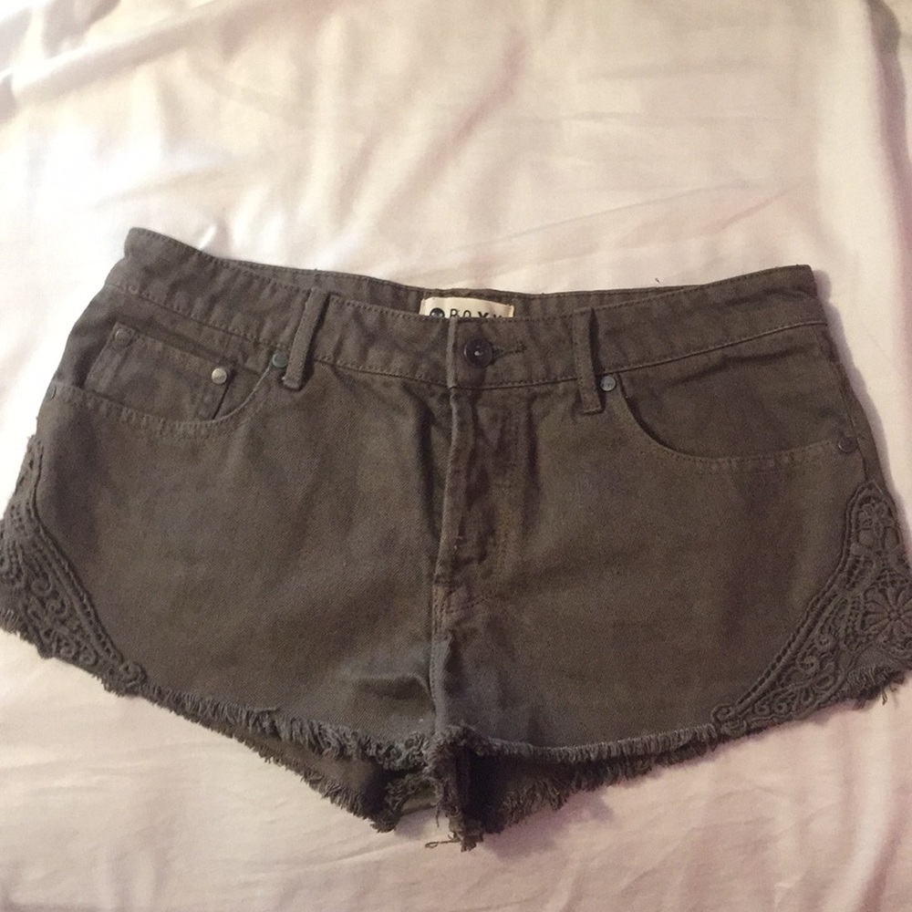 NWOT Roxy navy green jean shorts size 28